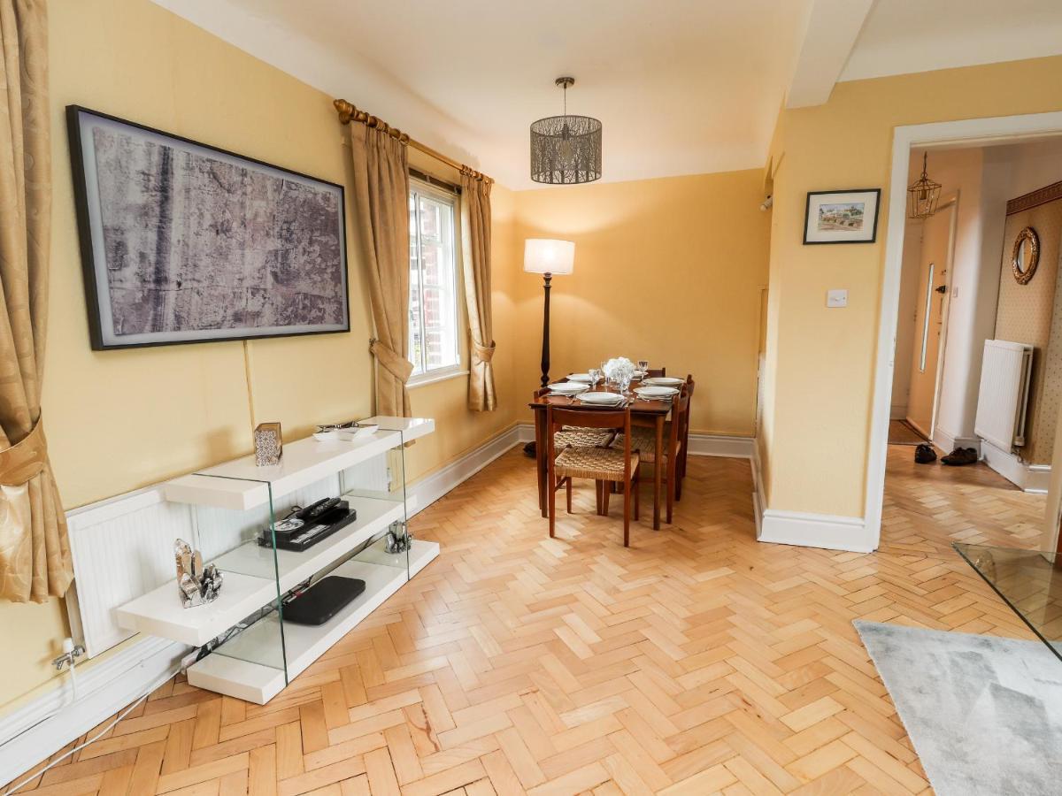 Dee Heights Penthouse Apartman Chester Kültér fotó